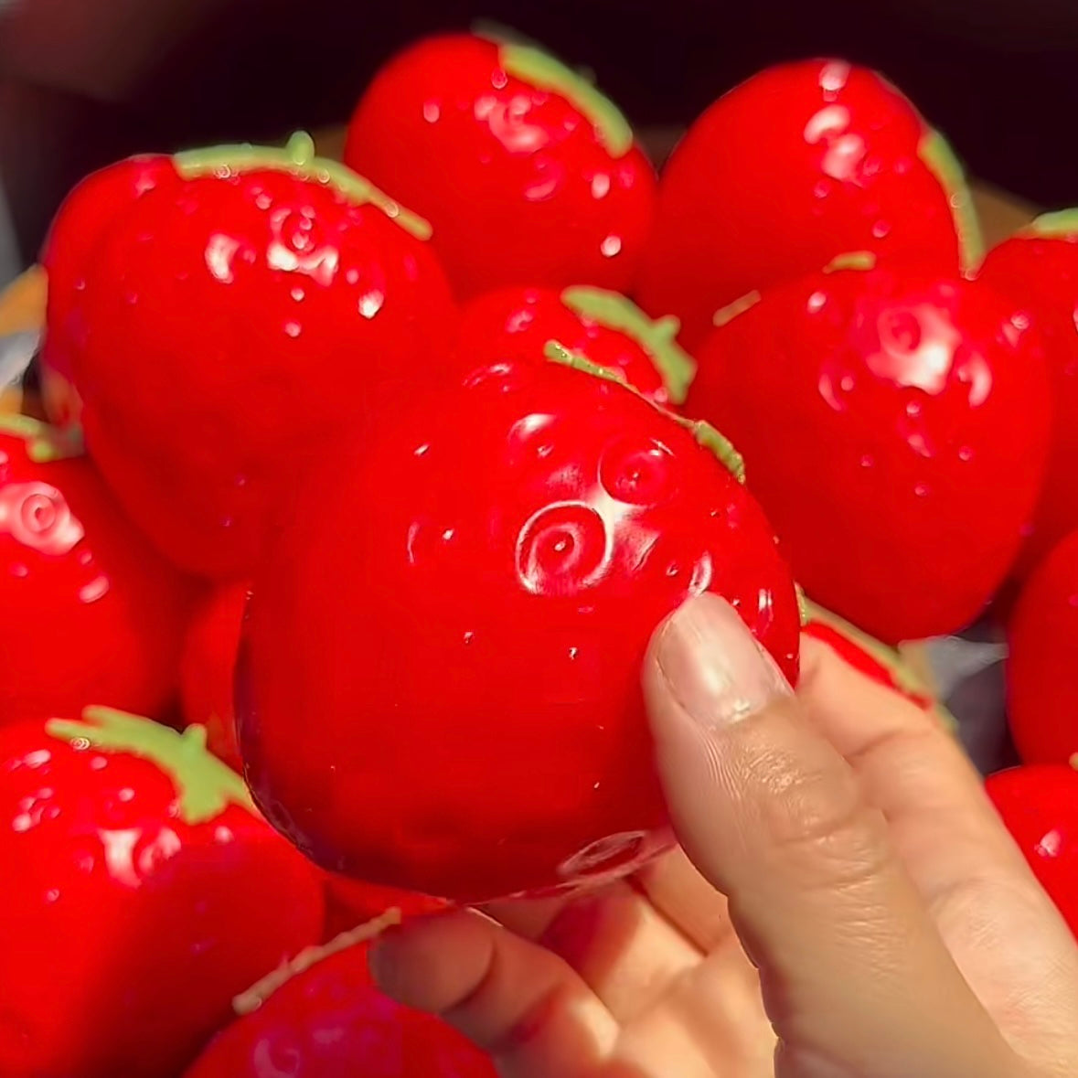 Crunchy Strawberry Shape Bead & Clay Base Stress Ball Squishy Stress Relief Decompression Toy