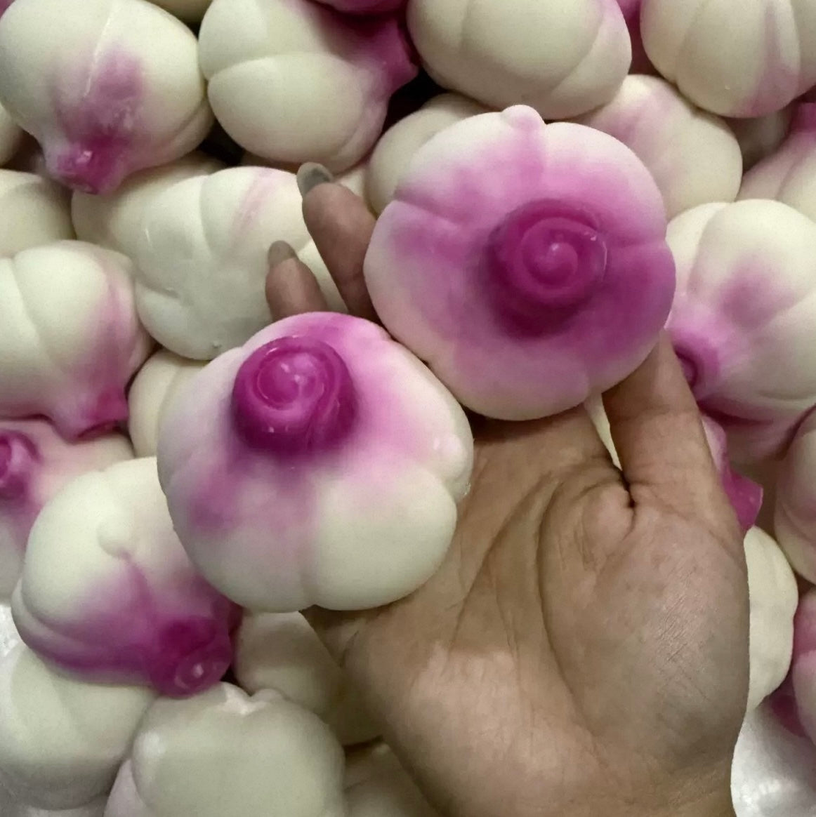 Crunchy Onion Bead & Clay Base Stress Ball Squishy Stress Relief Decompression Toy
