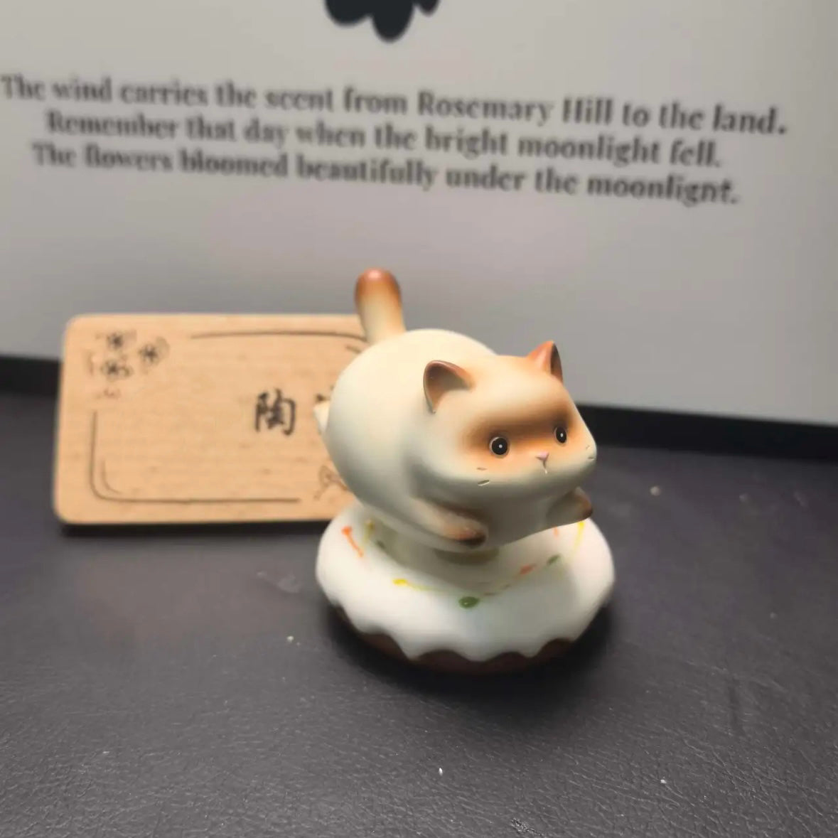 Household Creative Ceramics Kitten Cat Rotating Ornament Car Accessories