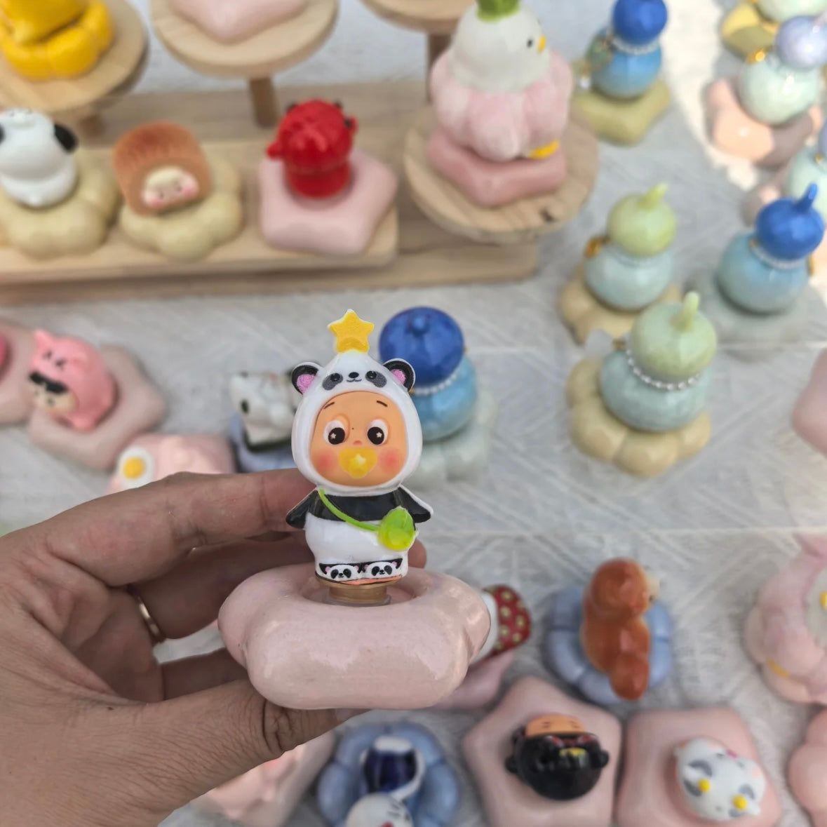 Household Creative Ceramics Twinkle Twinkle Rotating Ornament Car Accessories