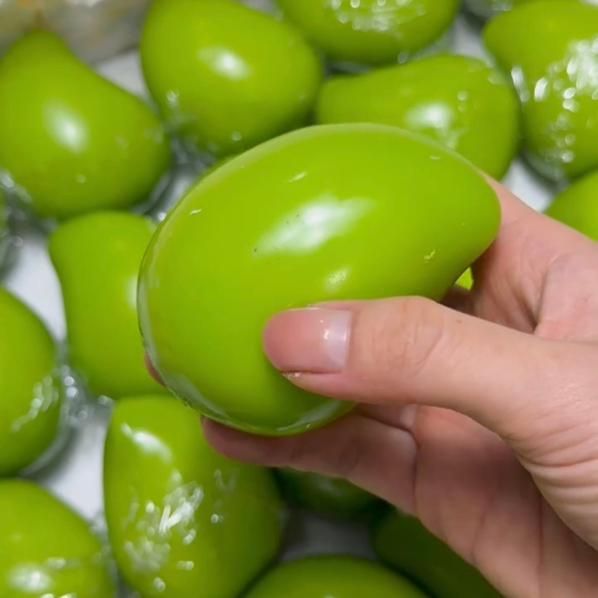 Color-Changing Mango Stress Ball Squishy Mango Bead & Clay Base Stress Relief Decompression Toy