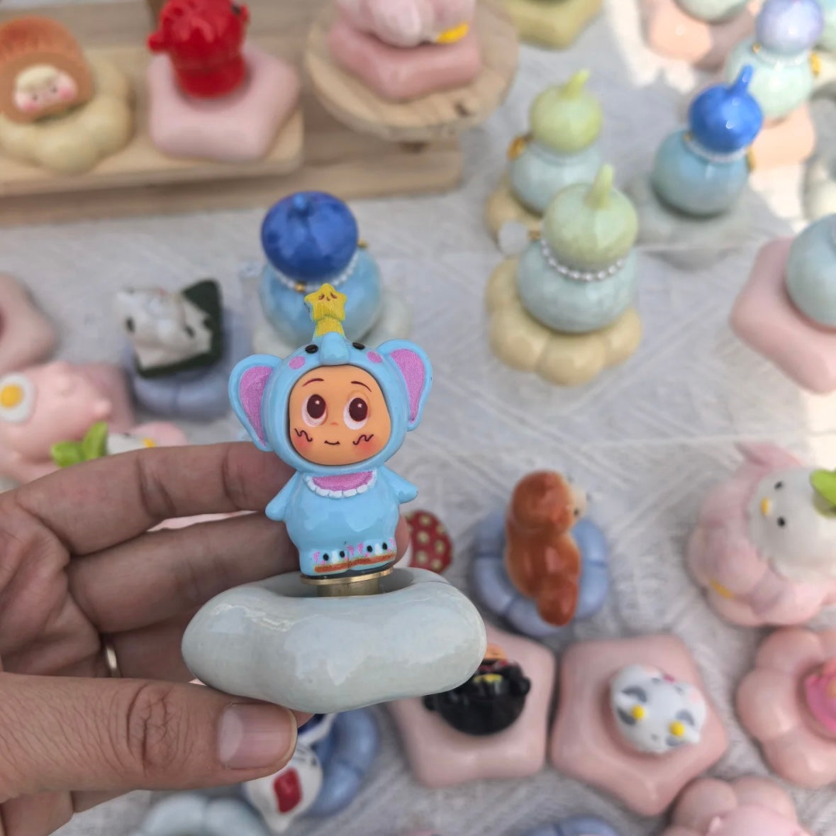 Household Creative Ceramics Twinkle Twinkle Rotating Ornament Car Accessories